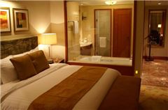 Deluxe Lake-view Suite