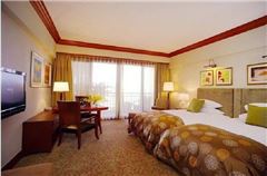 New Century Lake-view Twin Room