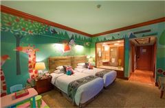 Forest Carnival Family Thematic Room