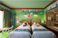 Forest Carnival Family Thematic Room