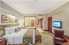 New century Middle Lake-view Suite