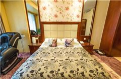 Deluxe Executive Peony Theme Suite