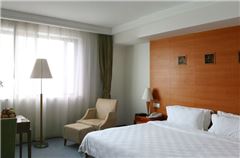 Garden-view Business Queen Room