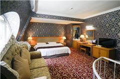 Multi-level Queen Suite