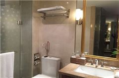 Business Queen Room