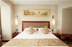 Business Queen Room