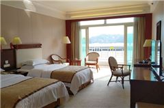 Lake-view Twin Room