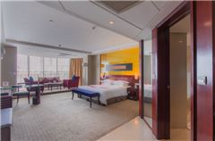 Superior Garden-view Queen Room