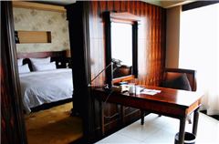 Deluxe Executive Suite