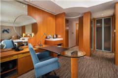 East Wing Deluxe Suite