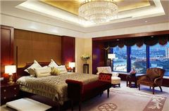 East Wing Deluxe Suite