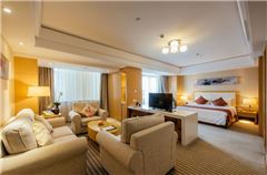 Deluxe Family Suite