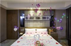 Lover Thematic Room