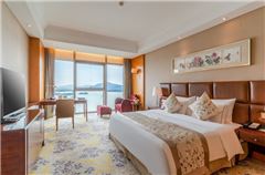 Executive Lake-view Room