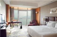 Executive Lake-view Room