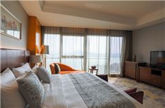 Executive Lake-view Room