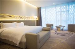 Business Queen Room