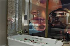 Extreme Queen Room