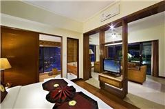 Harbour Panoramic Queen Room