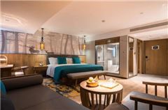 Deluxe Queen Room