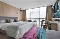 Business Queen Room