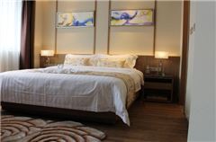 Business Queen Room