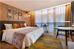 Business Queen Room