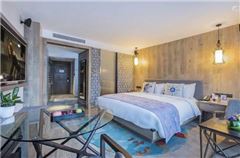 Business Queen Room