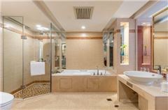 Executive Garden-View Suite