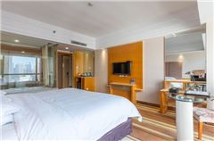 Superior Garden-view Queen Room