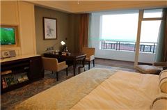 Panoramic Queen Room