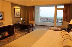 Panoramic Queen Room