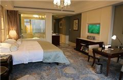 Panoramic Queen Room