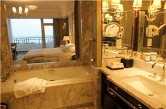 Panoramic Queen Room
