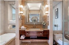 Deluxe Ocean-view Queen Room