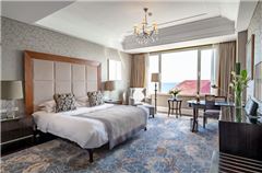 Deluxe Garden-view Queen Room