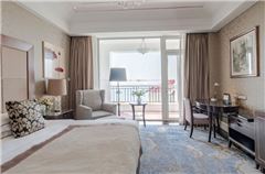 Deluxe Ocean-view Queen Room