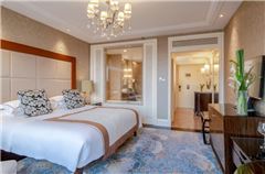 Deluxe Garden-view Queen Room