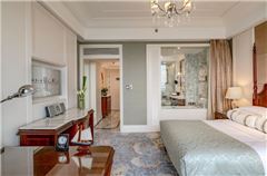 Business Queen Room