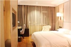 Business Queen Room