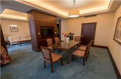 Deluxe Business Suite