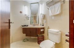 Explore Queen Room