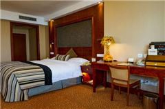 Business Queen Room