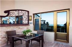 Ocean-view Queen Room