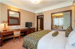 Garden-view Executive Queen Room