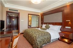 Garden-view Executive Queen Room