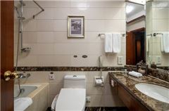 Business Queen Room