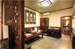 Courtyard Adobe Kang Room