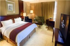 Superior Garden-view Queen Room
