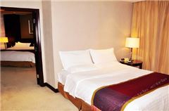 Deluxe Family Suite